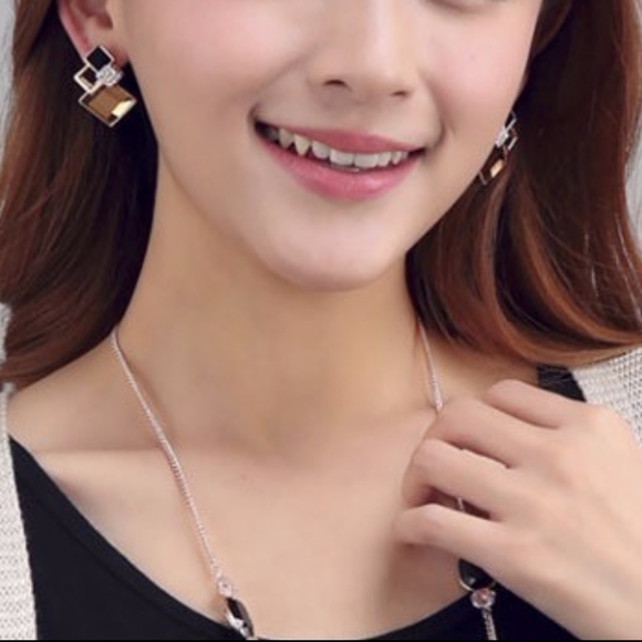 Champagne Crystal Square Geometric Drop Earrings - Picture 2 of 4